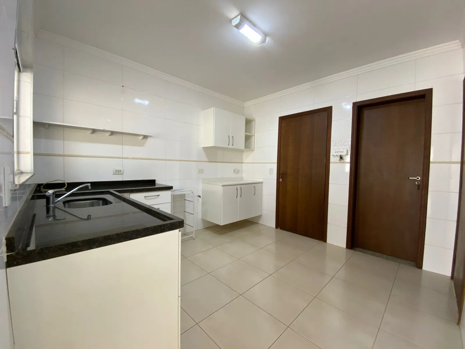 Imagem Excelente Oportunidade, Casa de 347M² de 3 Dormitórios sendo 1 Suíte Master à 10min. do Parque Campolim