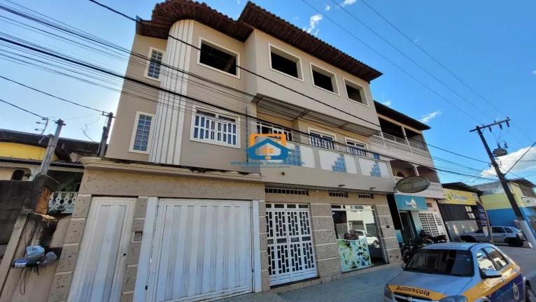 Imagem Casa grande com pontos de Comércio a venda no bairro Veraneio em Santana do Paraíso.