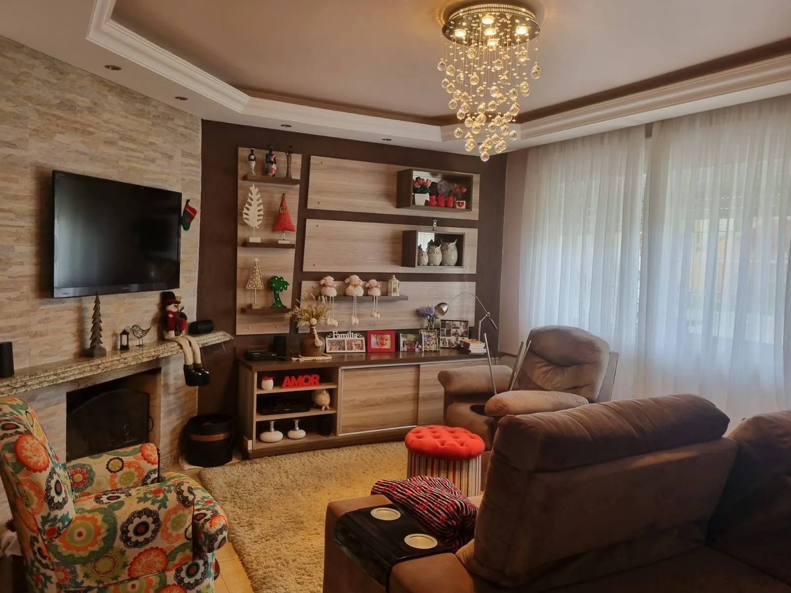 Imagem Casa com 3 Dormitórios, 1 Suíte, Área Gourmet e Estrutura para 2º Piso - Bairro Residencial, Próximo ao Centro de Alvorada.