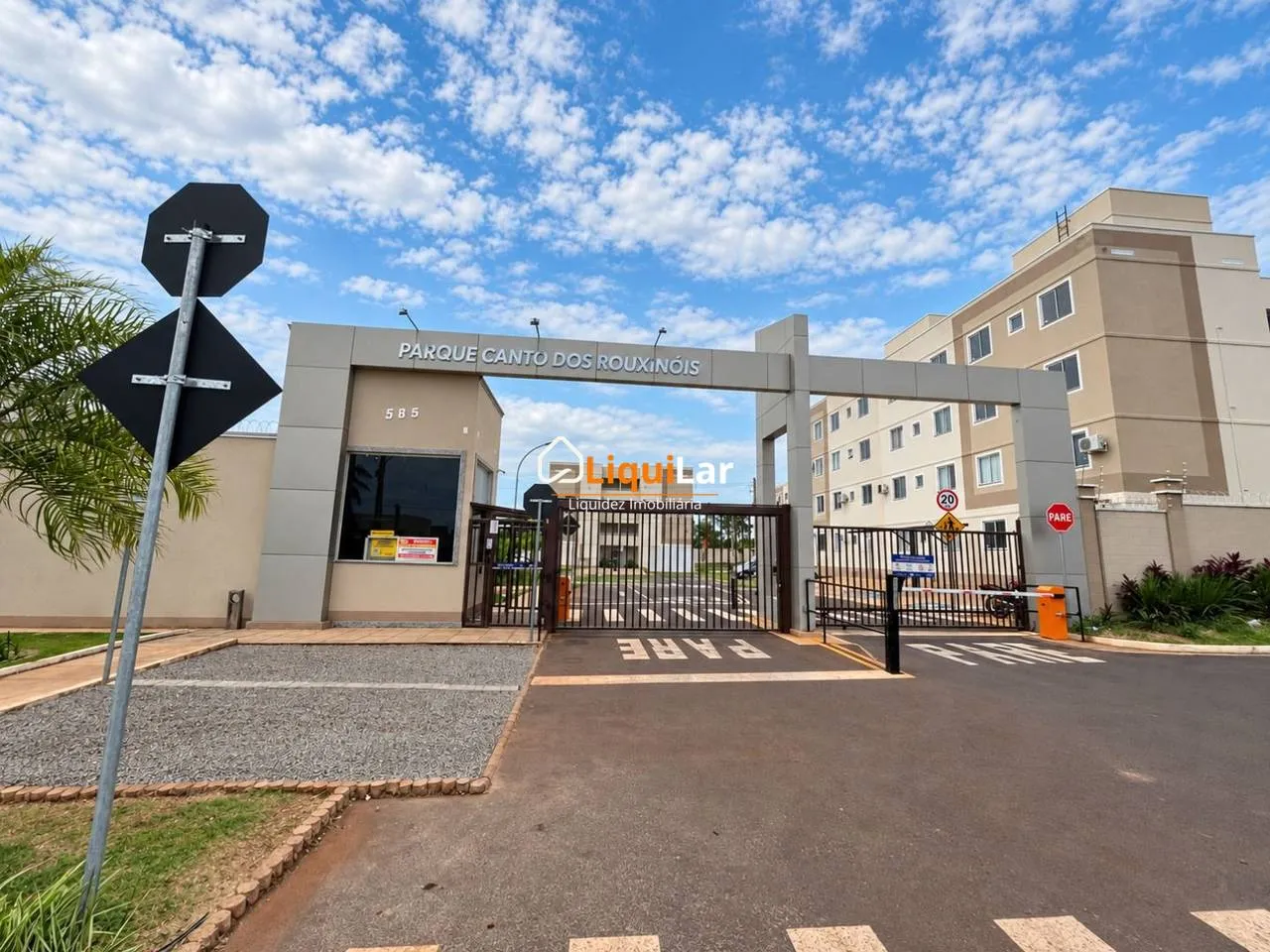 Foto do imóvel Apartamento com sacada Cel Antonino