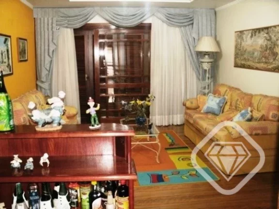 Imagem Casa individual com 4 dormitórios, sendo 1 suíte, e 3 vagas de garagem, no bairro Tristeza.

A Bri...