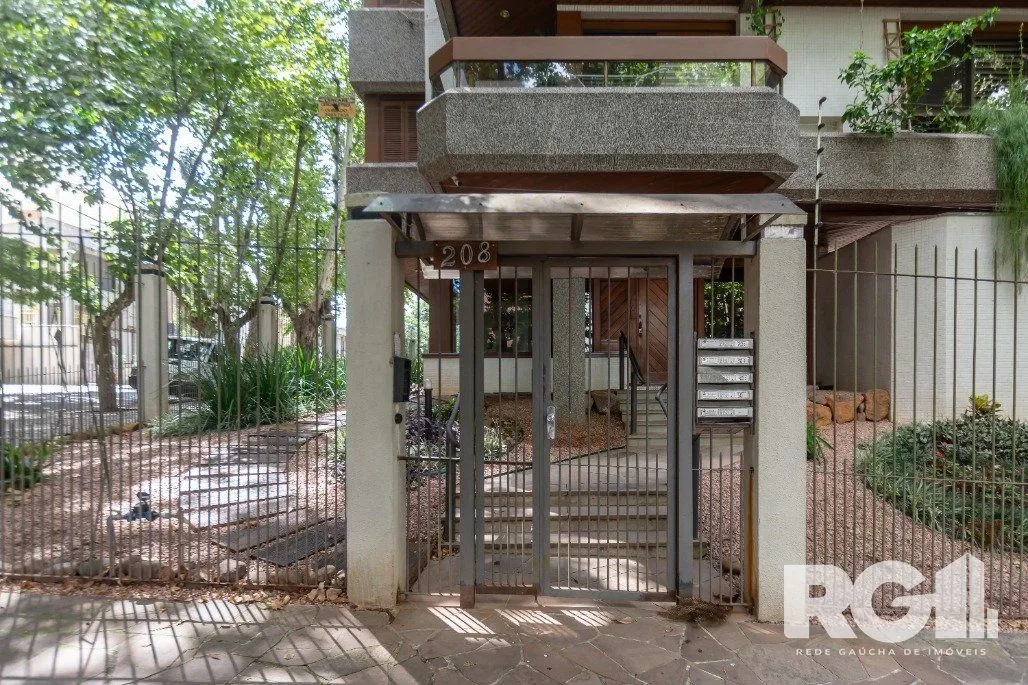 Imagem Apartamento Reformado! Com 3 dorm, sendo 1 suíte, 2 vagas na Rua Corte Real.