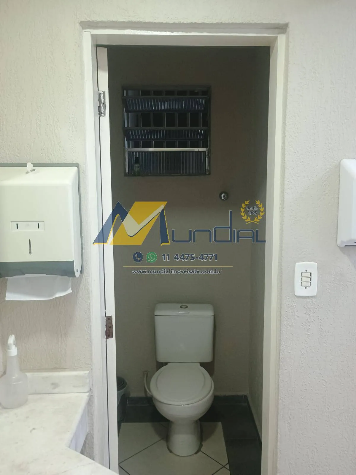 Imagem Salão Comercial 242 m² com 8 Vagas no Bangu, Santo André.