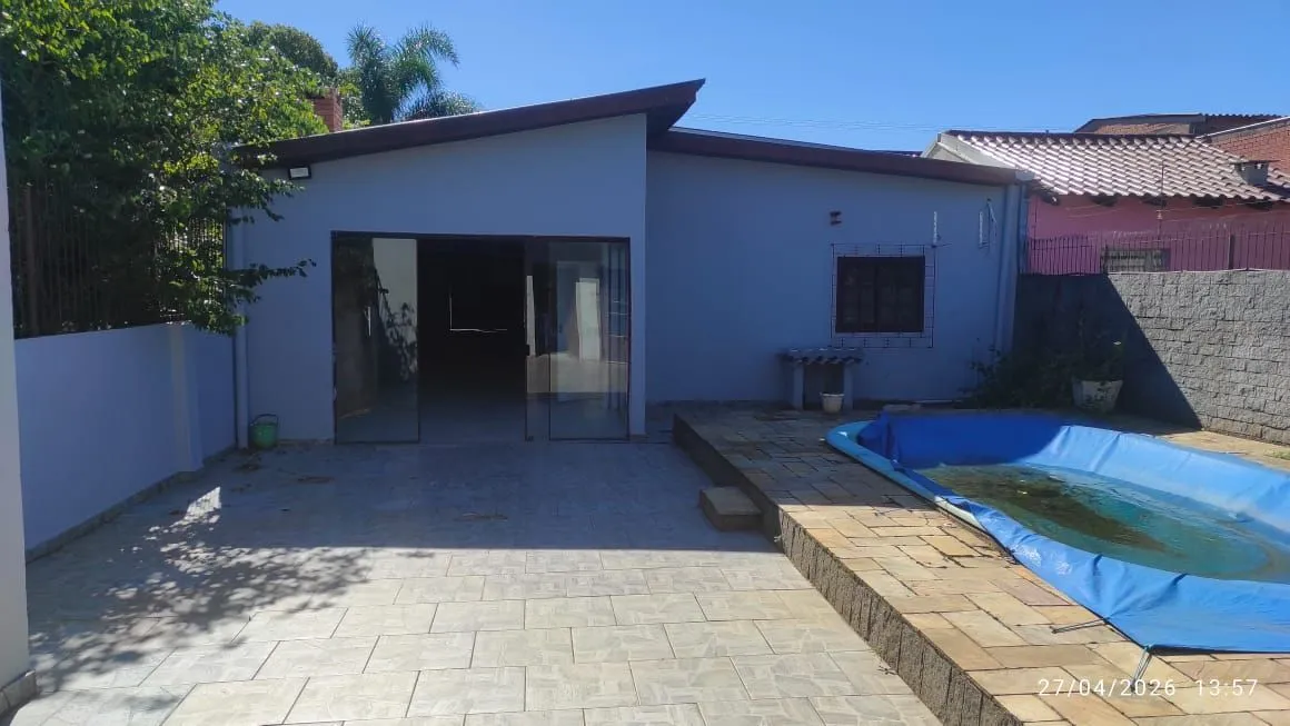 Imagem Casa com piscina e salão de festas a venda Canoas / 3 Dormitórios