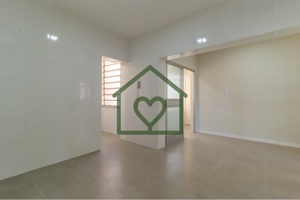 Imagem Apartamento com três dormitórios sendo uma suíte, cuja sacada permite visualizar o nascer e o pô...