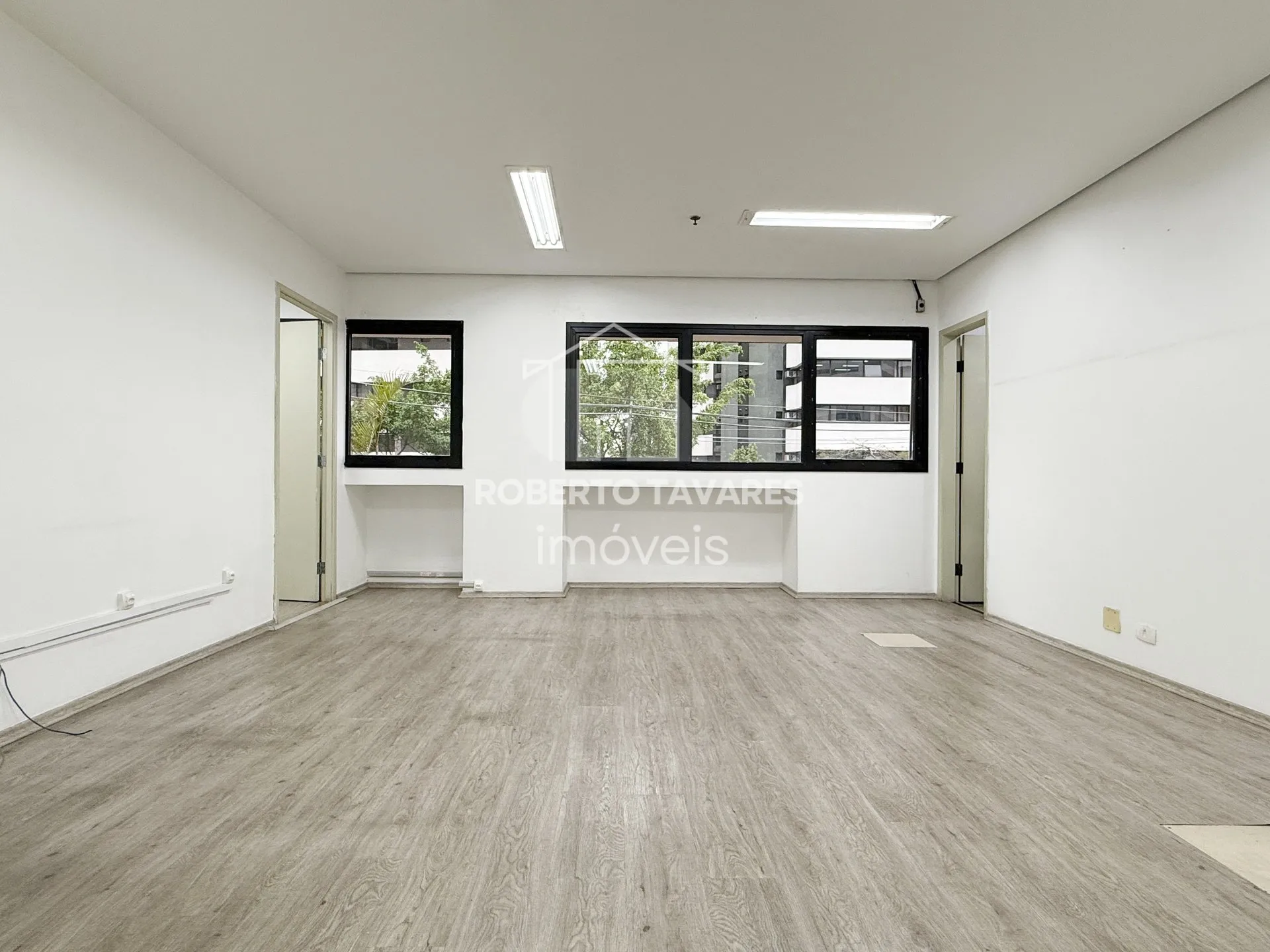 Imagem Prédio monousuário, com 11 andares, 1723m² de área útil, 4032m² de área total, 33 vagas de garagem.