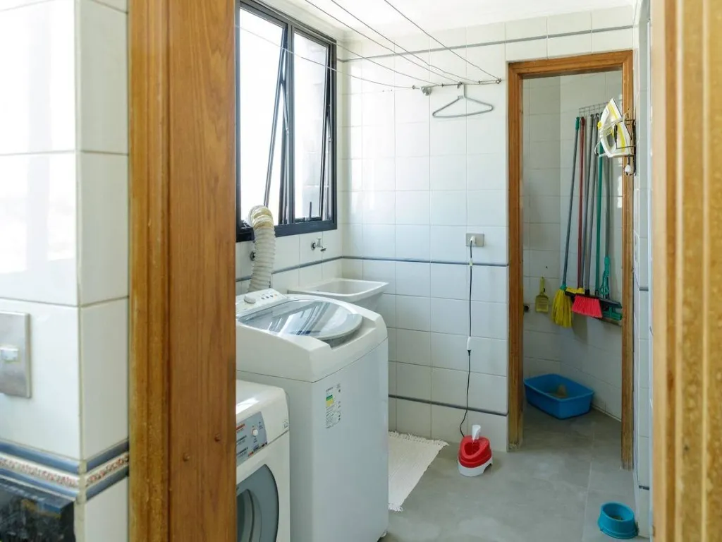 Imagem Imperdível! Apartamento de Luxo 3 quartos, 3 suítes, 4 banheiros, 2 vagas em São Bernardo do Campo - Condomínio Residencial Royal Towers.