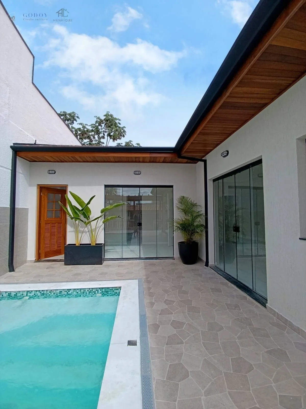 Imagem OPORTUNIDADE QUE VOCÊ ESTAVA ESPERANDO! CASA COM PISCINA + ÁREA GOURMET