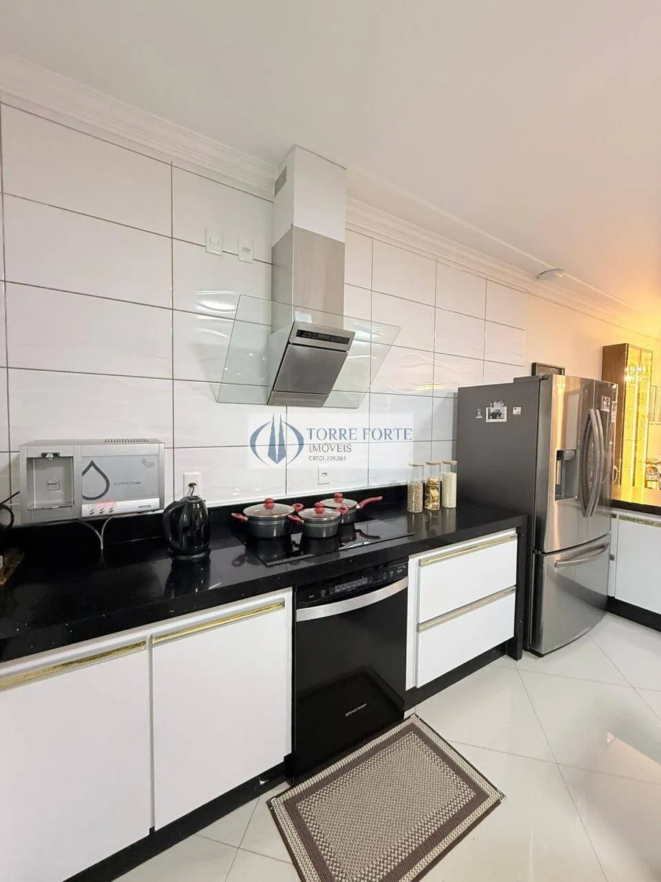 Imagem Linda casa com 4 dormitorios 4 suites 2 vagas na Penha.