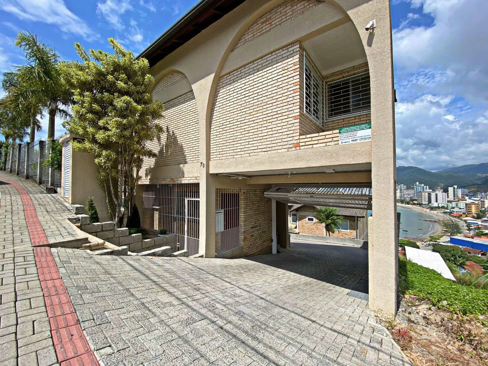 Imagem Casa com vista para o mar à venda com 200m2 por R$ 2.950.000,00