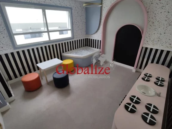 Imagem Apartamento à venda com 82m², 2 suites, varanda com Grill, piscina, vaga demarcada por R$875.000,00 na Ponta da Praia em Santos