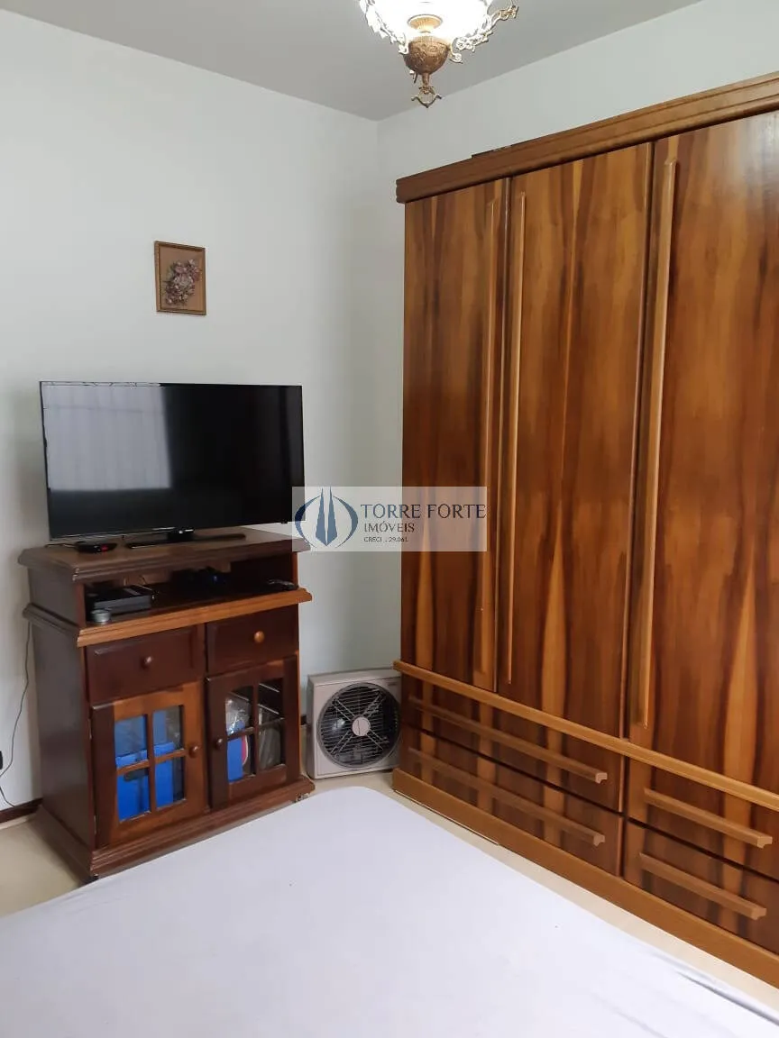 Imagem Casa espaçosa, com 380 m², 3 dormitórios sendo 1 suíte 4 banheiros, 2 vagas