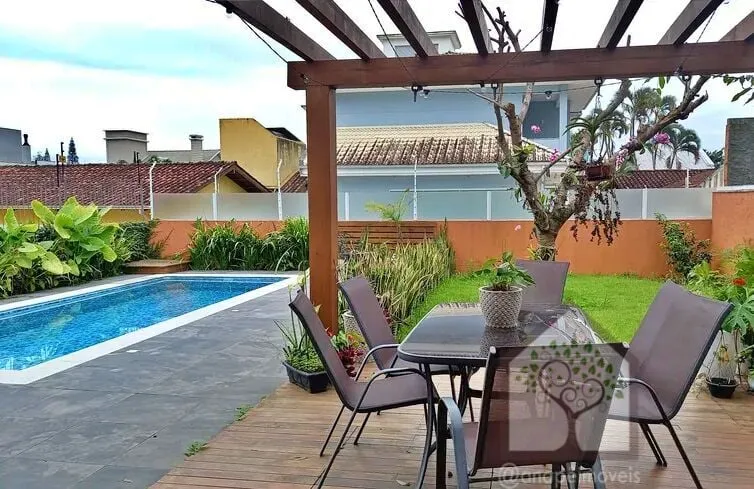 Imagem Linda Casa à Venda no Bairro Itacorubi - Florianópolis-SC