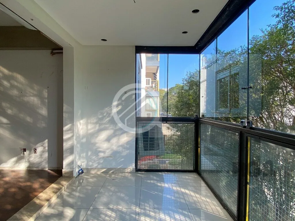 Imagem Apartamento de 75m², 2 dormitórios, living amplo em L com sacada integrada, churrasqueira na sacad...