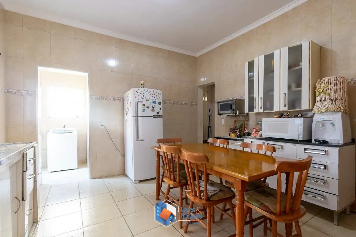 Imagem Sobrado para venda em Jardim São Carlos (Zona Leste) com 4 quartos, sendo 1 suíte, 400m²