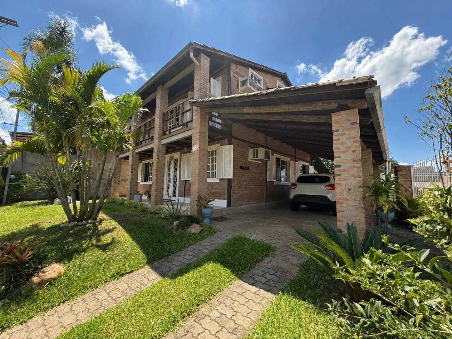 Imagem Residência de Luxo no Cantegril com 4 Dormitórios, 2 Suítes, Piscina e Espaço Gourmet Exclusivo