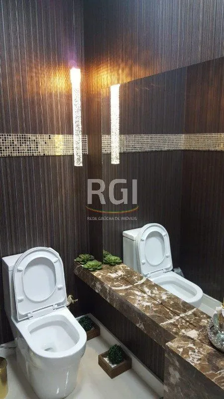 Imagem Casa para Venda - 350m², 3 dormitórios, sendo 1 suites, 2 vagas - Alto Teresópolis