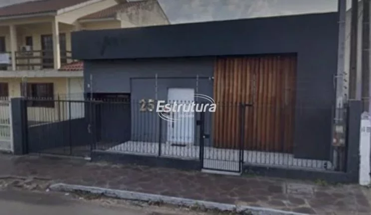 Ótima casa de 3 dormitórios com pátio