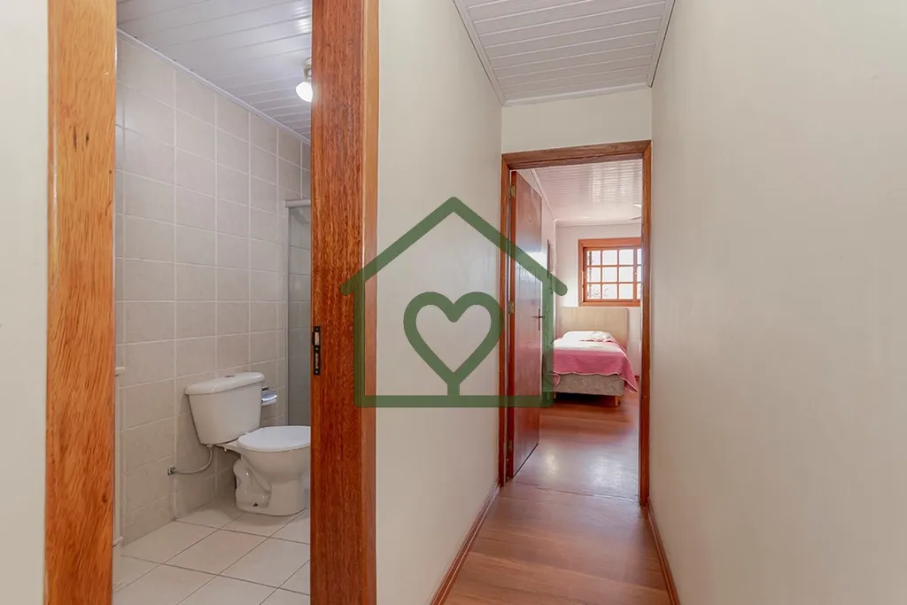 Imagem CASA DE 250m² COM 4 QUARTOS, 3 BANHEIROS, 3 SALAS DE ESTAR, 2 COZINHAS, ESPAÇO GOURMET. COM 3 VAGA...