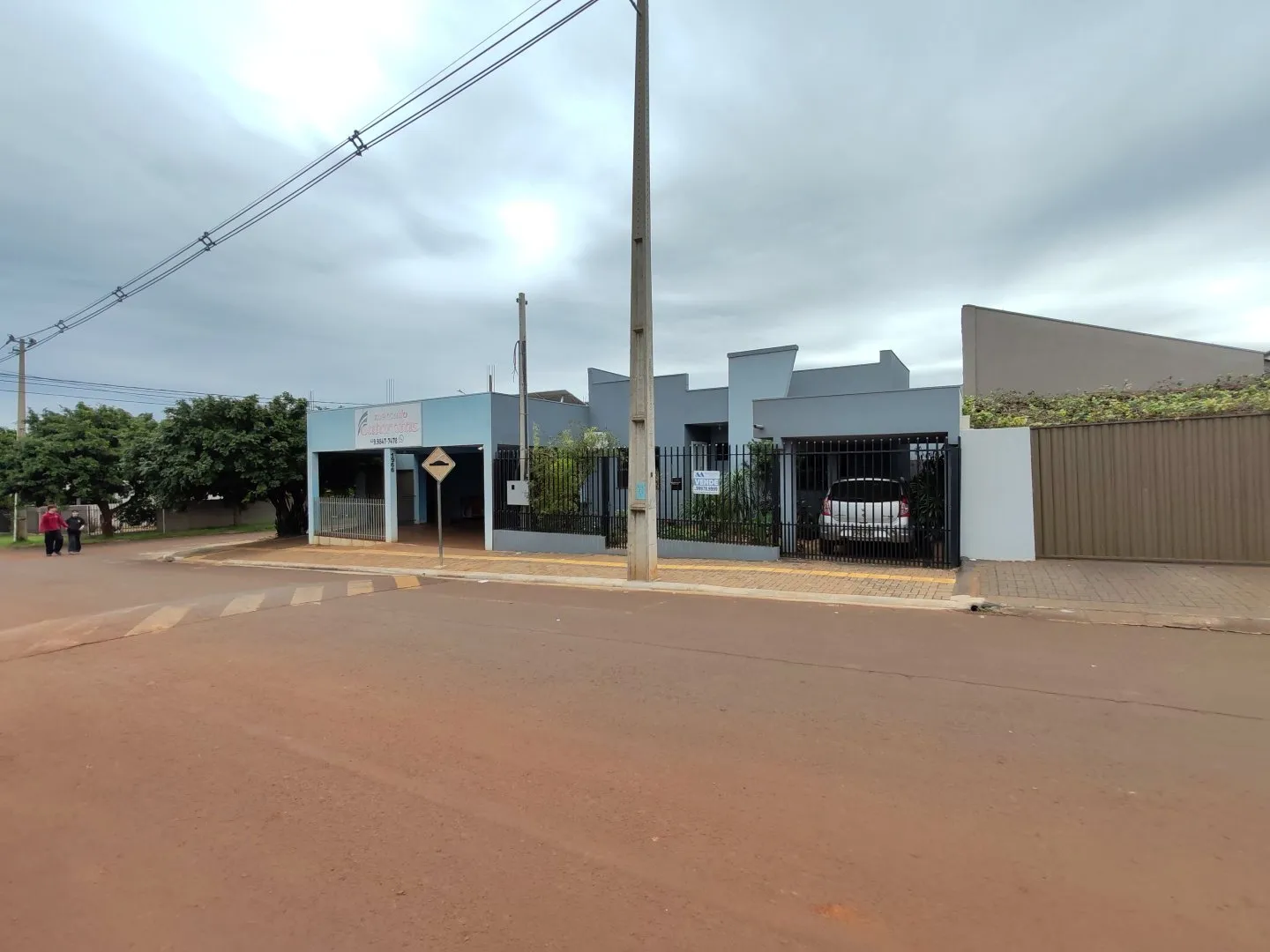 Imagem Casa à venda com sala comercial em São Miguel do Iguaçu - Bairro Cataratas - Imóvel de esquina com churrasqueira e energia solar
