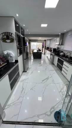 Imagem Casa em condomínio 100% Mobiliada, decorada, 04 quartos c/suítes, no Abranches em Curitiba PR