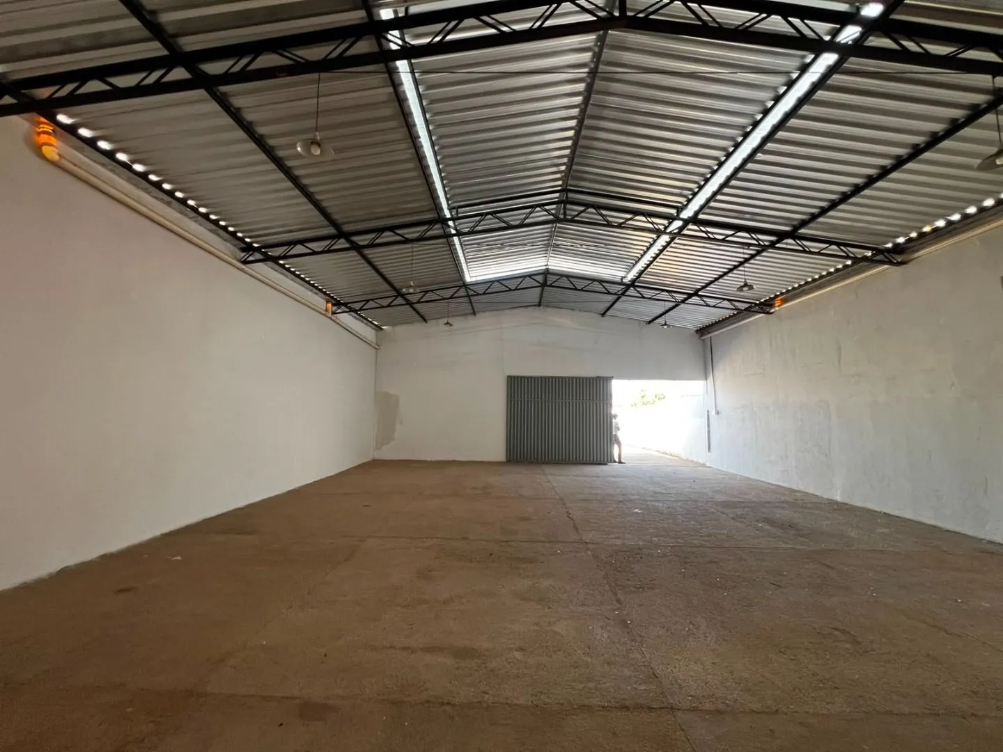 Imagem Galpão para alugar, 180 m² por R$ 2.700,00/mês - Planalto - Patos de Minas/MG