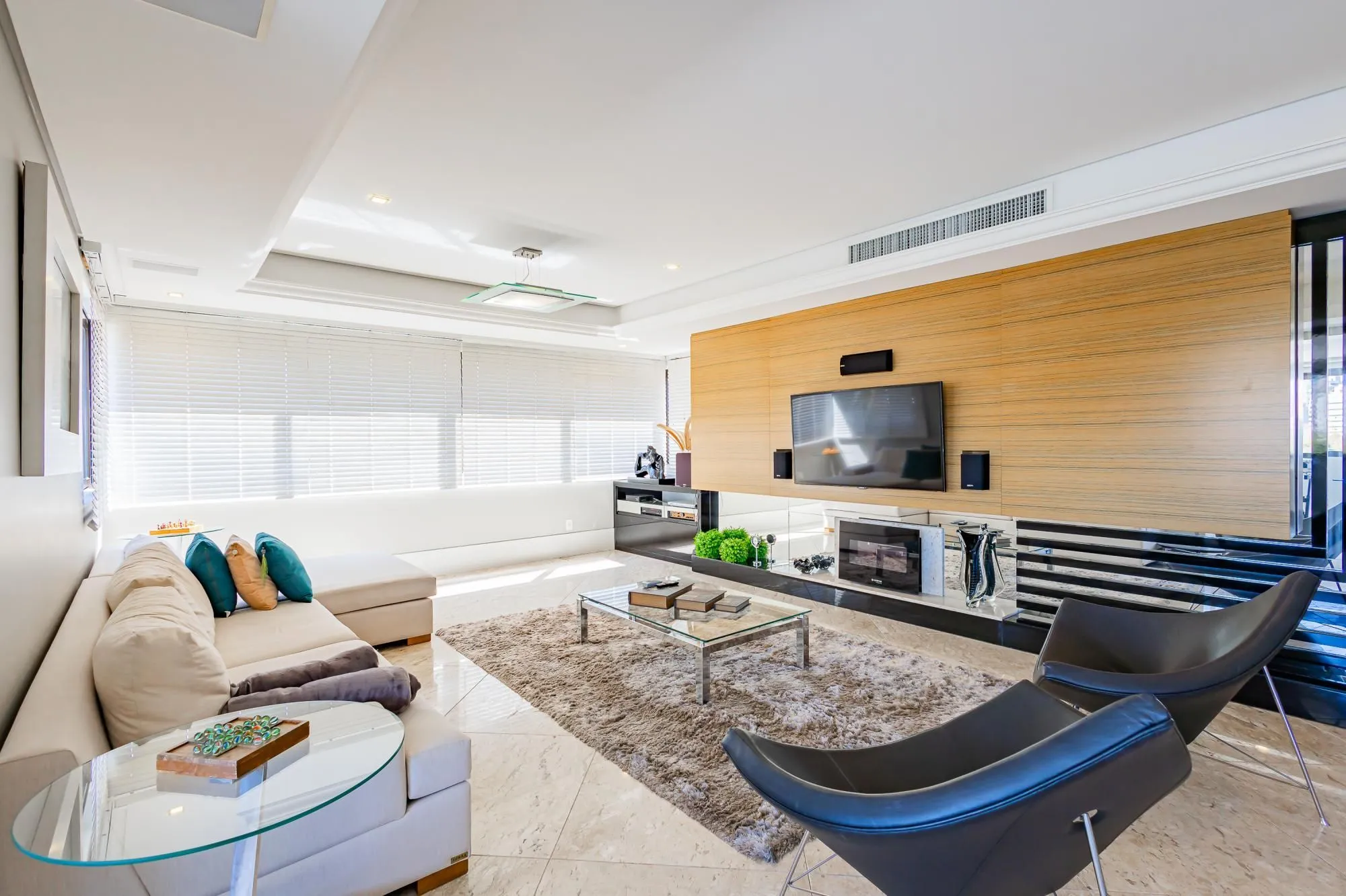 Imagem Espetacular apartamento 3 suítes 3 vagas com infra completa no Moinhos de Vento