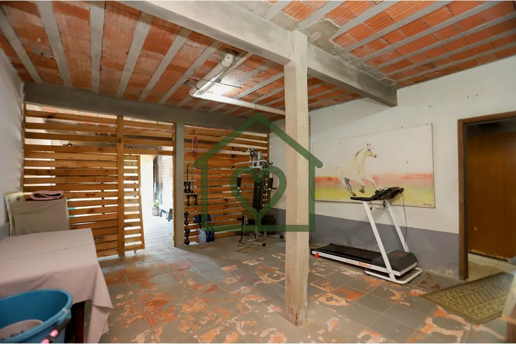 Imagem Encontre o lar perfeito para sua família nesta espaçosa casa residencial situada na encantadora Ru...