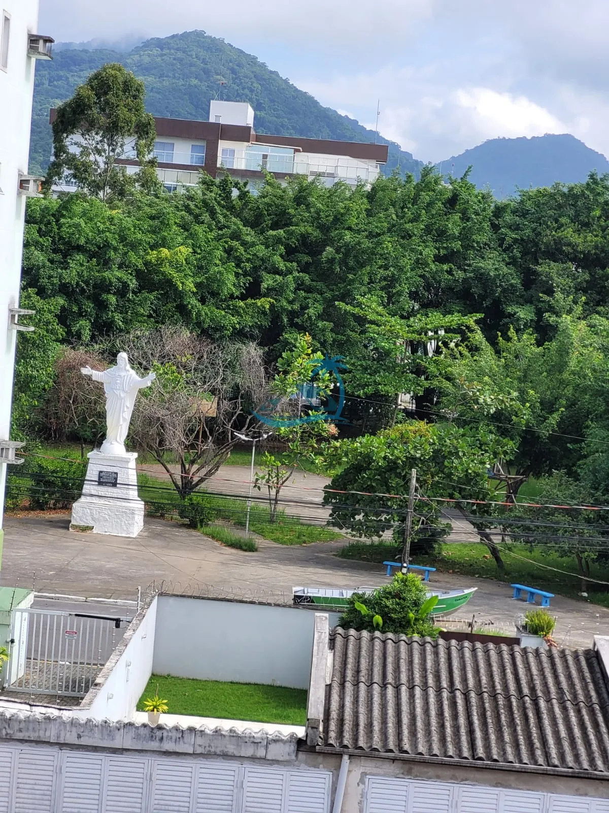 Imagem Lindo apartamento com 2 dormitórios a venda a 250 metros da orla de Itaguá em Ubatuba.