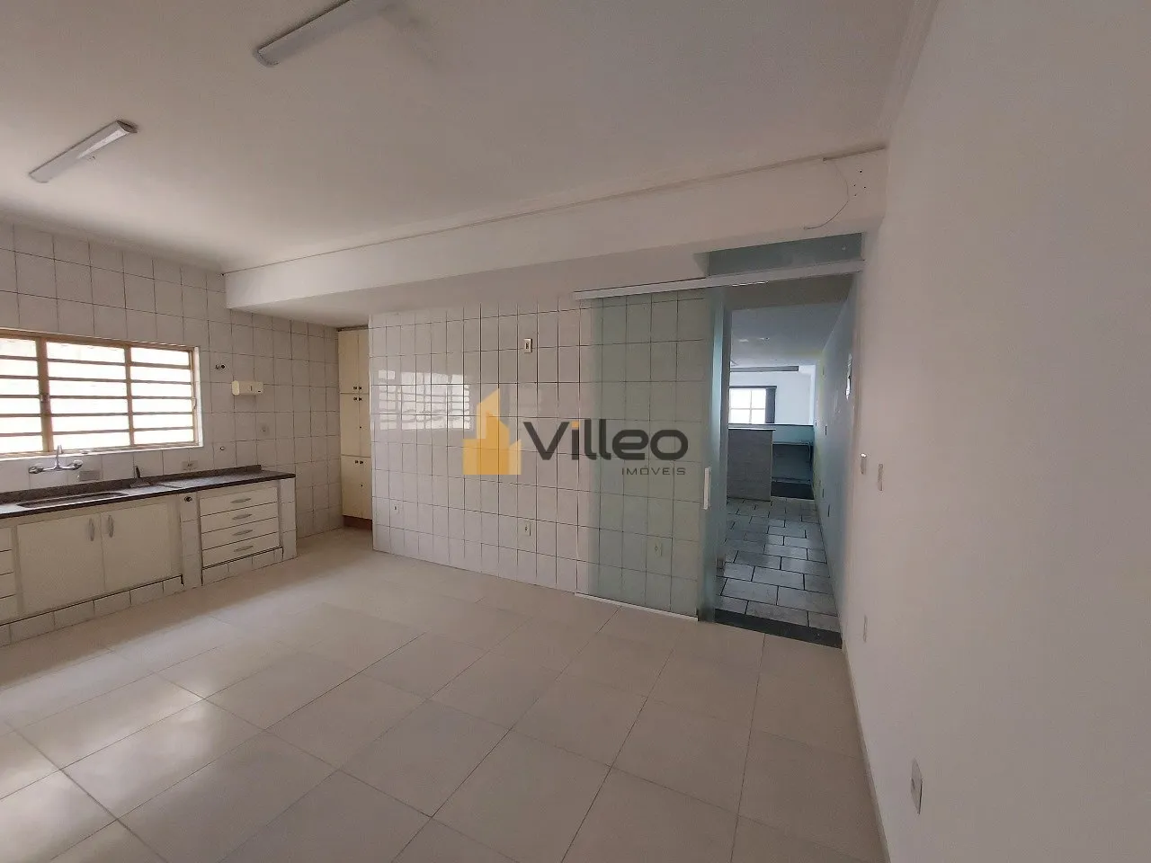 Imagem Localizada na Avenida Doutor Ulisses Guimarães, 2020 - Jardim Santo André 2, esta ampla casa comer...