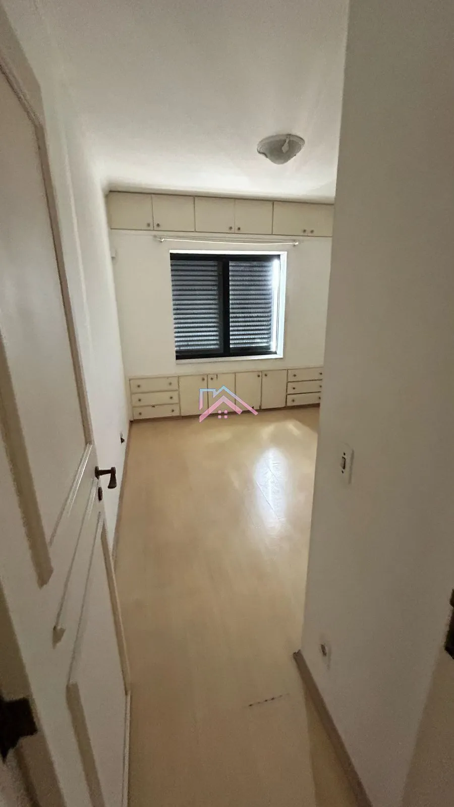 Imagem Apartamento à venda Edifício BBC - área útil 156 m2 com 3 dormitórios sendo 1 suíte / 2 vagas / Cent