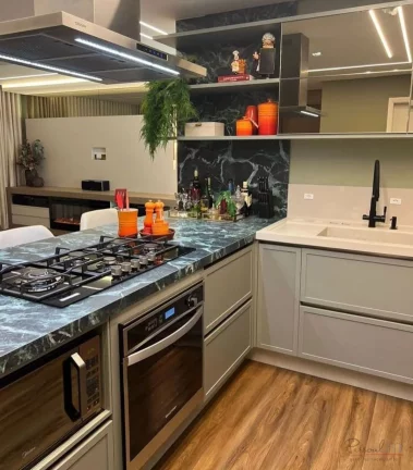 Imagem Apartamento semi-mobiliado à venda com 4 suítes, sendo uma master com closet, lavabo, sacada com c...