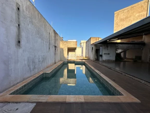 Imagem Casa à venda no Jardim do Lago, Uberaba: 4 dormitórios, piscina aquecida e hidromassagem