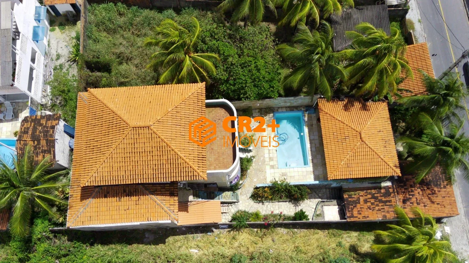 Imagem Vendo Casa triplex 06 quartos, 02 suítes, 03 vagas de garagem, 200 m2 em Cabo de