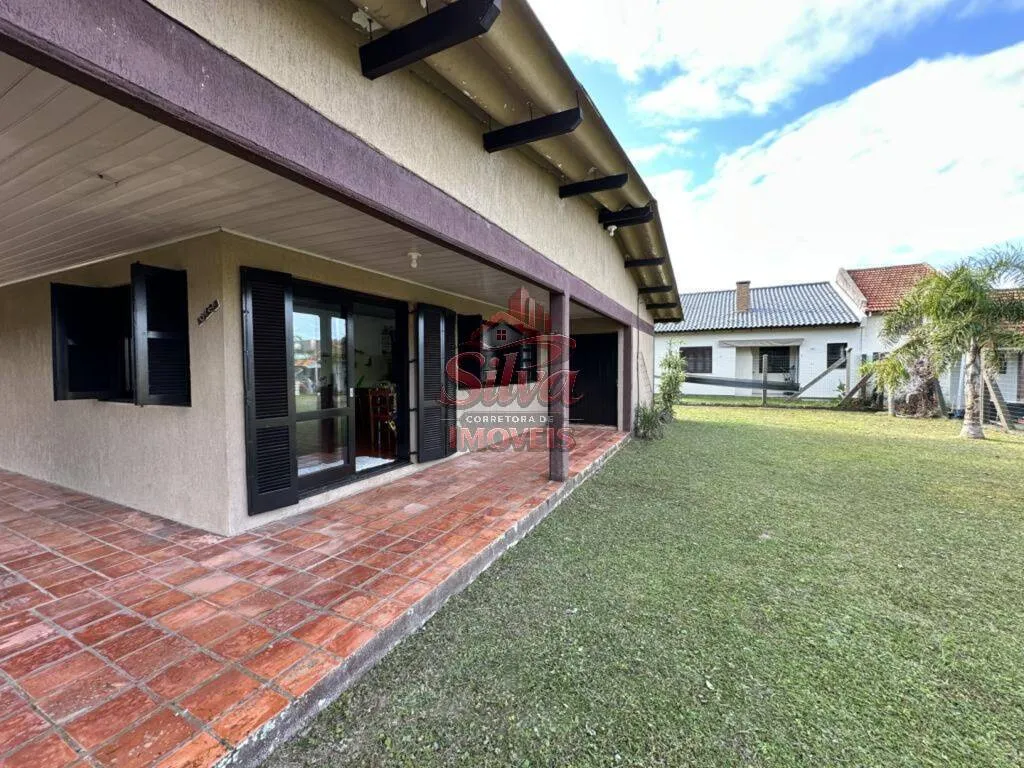 Imagem 1135 |Casa com 3 Dormitórios no Centro a 300m do Mar