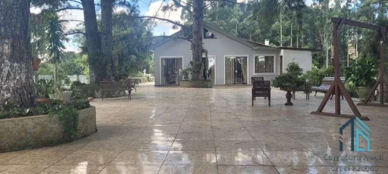 Chácara LINDA com 3 casas a venda 9.000m2, bem localizada em Contenda - PR