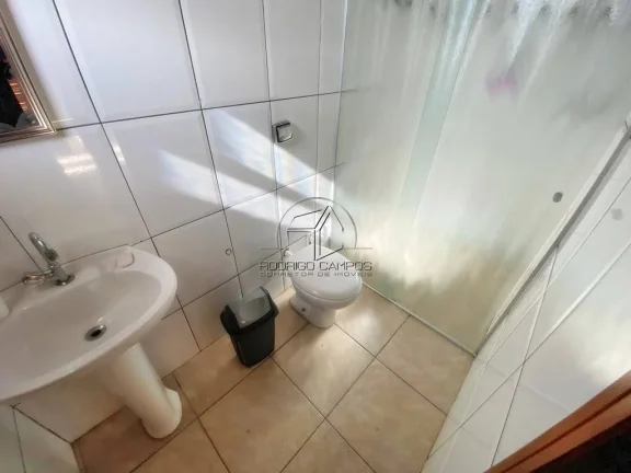 Imagem Espaçosa Casa Isolada à Venda no Ocian, Praia Grande - 4 Quartos e Piscina