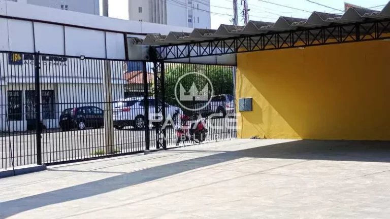 Imagem Excelente ponto comercial disponível para venda, com vão livre de 105m² e área construída total...
