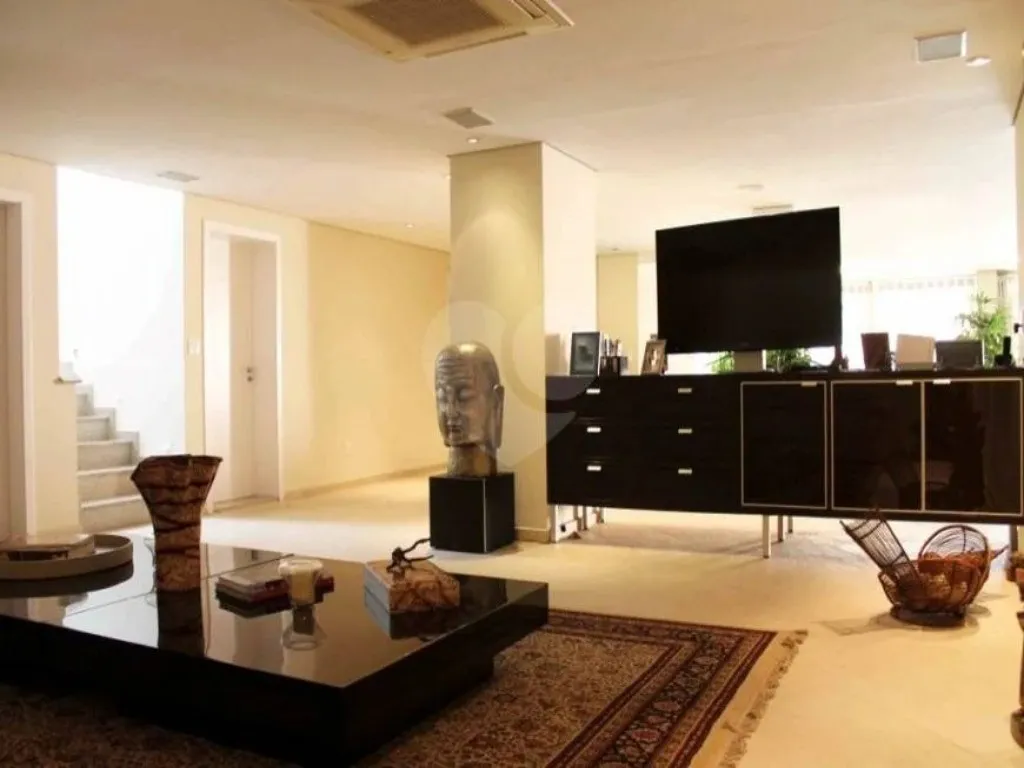 Imagem Sobrado de Luxo no Campo Belo: 3 Quartos, 3 Suítes, 6 Banheiros, 10 Vagas de Garagem e 682m² - São Paulo-SP