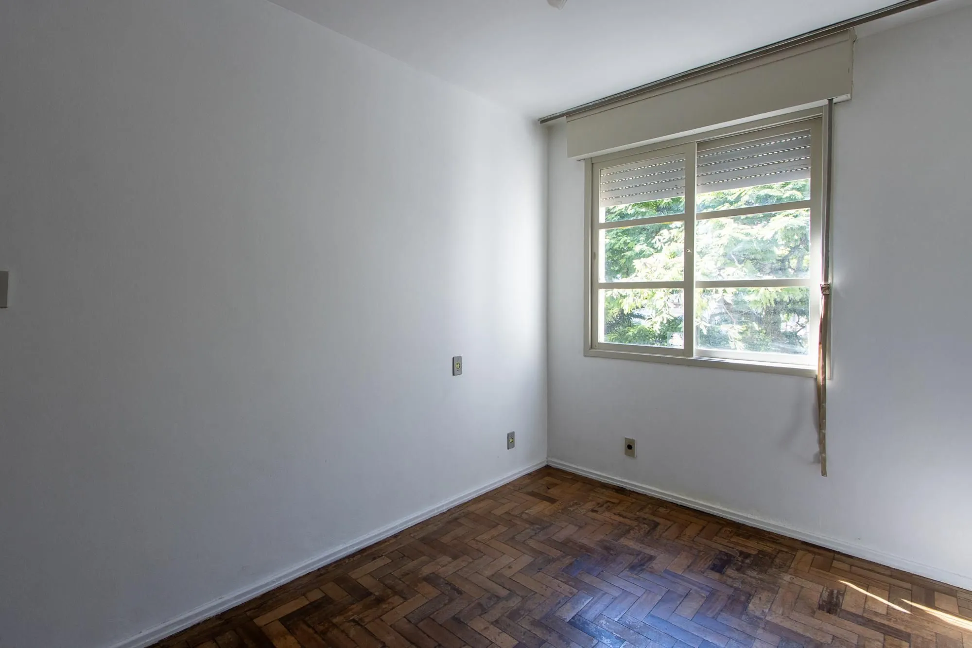 Imagem APARTAMENTO 4 QUARTOS DESOCUPADO - BAIRRO MENINO DEUS