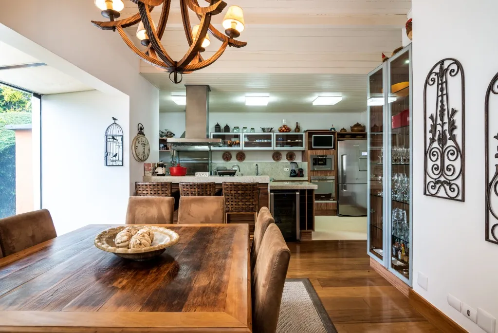 Imagem Luxuosa casa em condomínio à venda em Campos do Jordão-SP, Jardim Andirá: 4 quartos, 2 suítes, 4 banheiros, 3 vagas, 400m²!