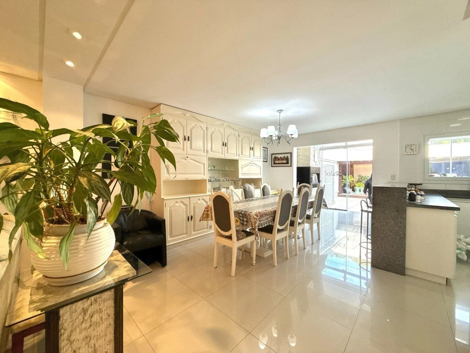 Imagem Casa com 3 Suítes e 3 Vagas no Bairro Vila Ipiranga