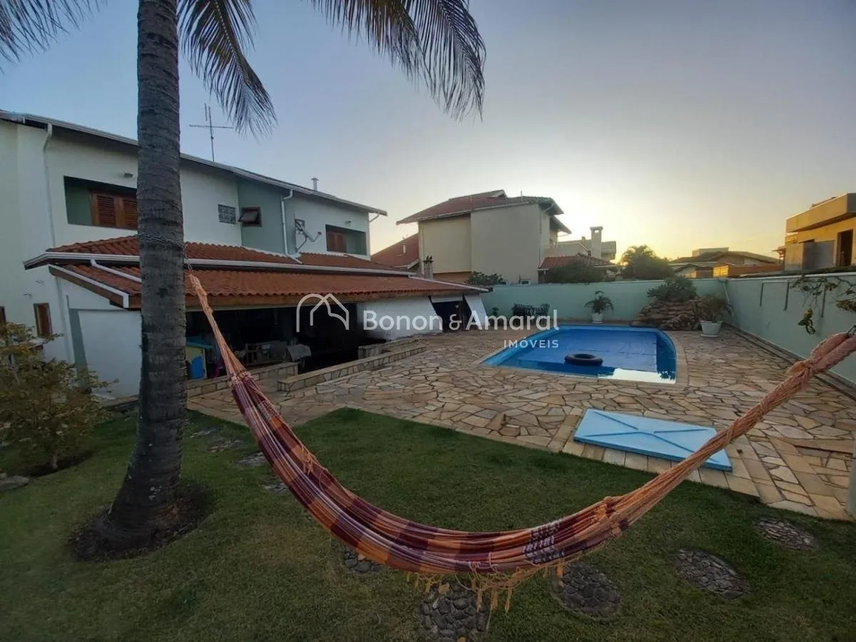 Imagem Casa com 337 m² e 4 quartos