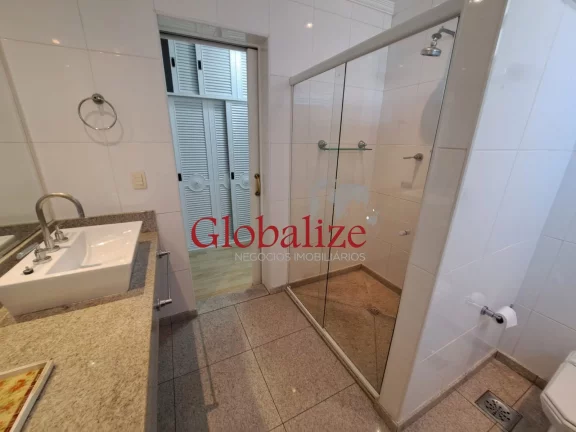 Imagem Apartameno à venda com 210m², 3 quartos, 2 suítes, 2 vagas, frente mar por R$2.700.000,00 no Boqueirão em Santos