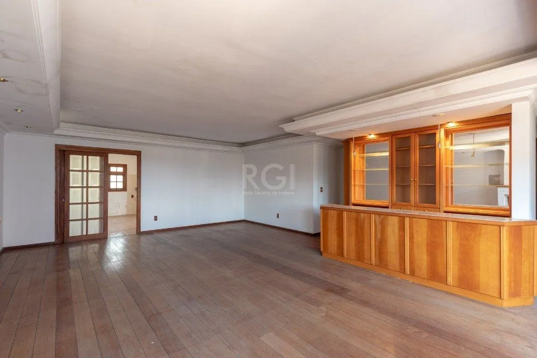 Imagem Casa para Venda - 460m², 4 dormitórios, sendo 1 suites, 4 vagas - Cristal