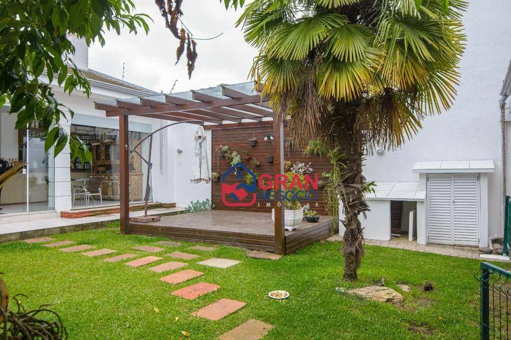 Imagem Casa de Alto Padrão à Venda - Santa Felicidade - Curitiba