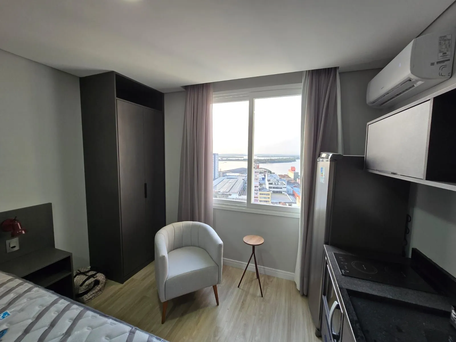 Imagem Flat à venda em Porto Alegre, Centro Histórico, com 1 quarto, 30m2