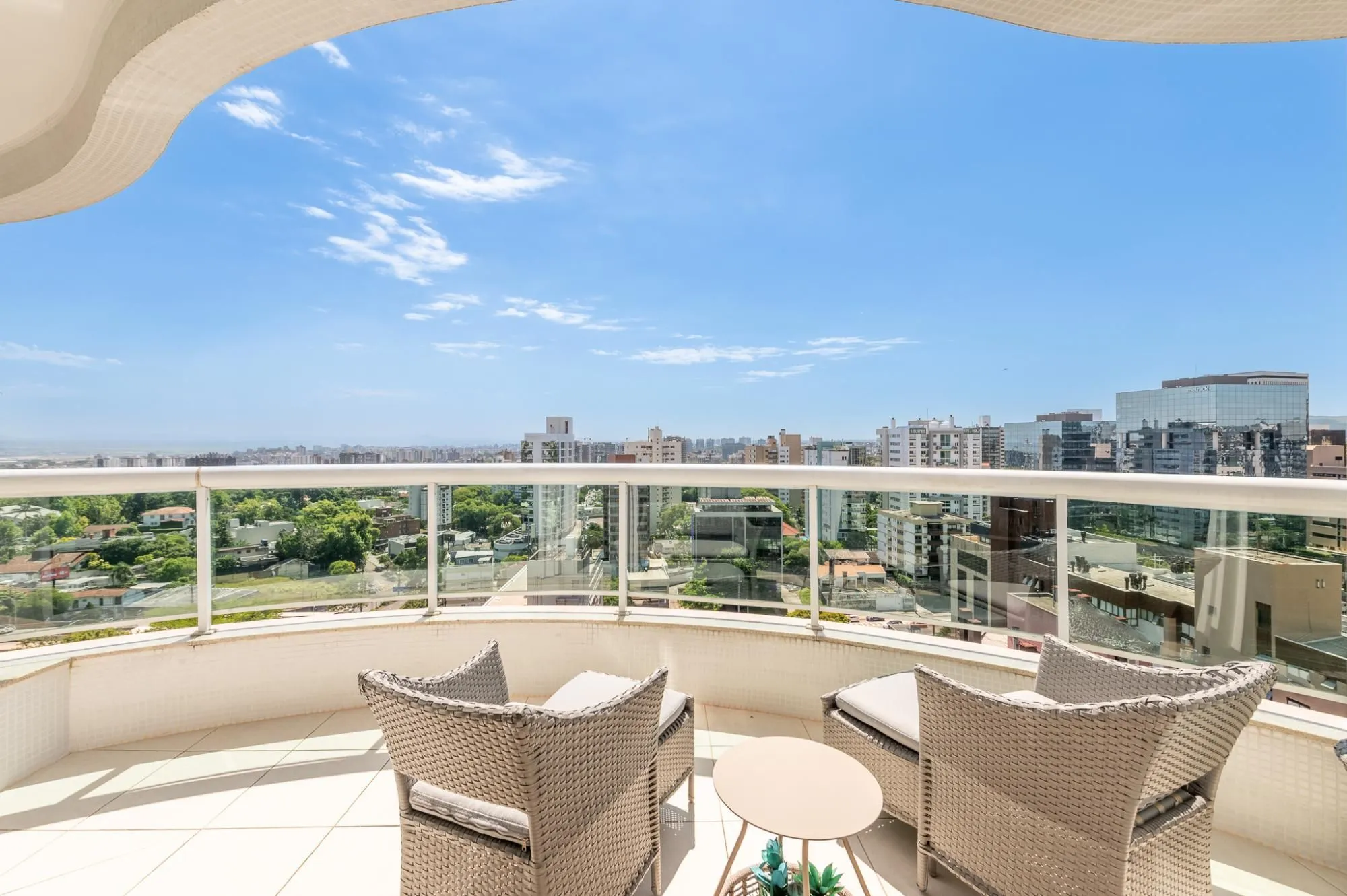 Imagem Apartamento com 204m², 3 dorm, 5 vagas no Petrópolis
