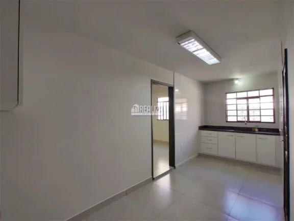 Imagem Espaçosa casa para alugar no bairro Vila Olímpica em Uberaba