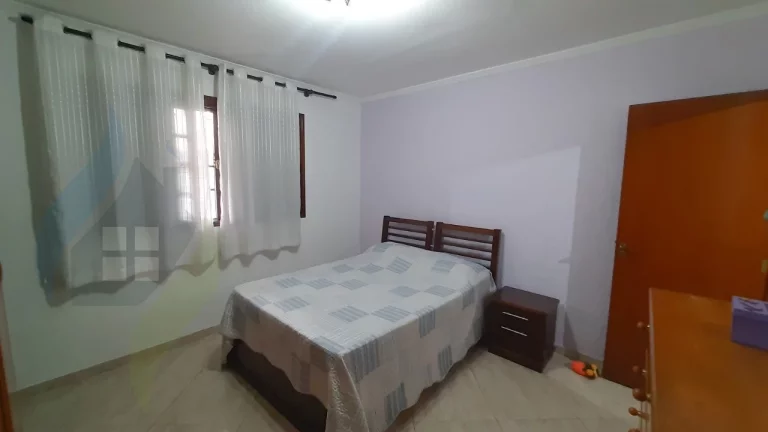 Imagem Casa de 2 dormitórios sendo 1 suíte, 3 banheiros, 3 vagas, com 240m² no Rudge Ramos, São Bernardo do Campo